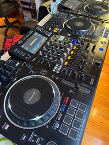 Pioneer XDJ-XZ 4 channel controller