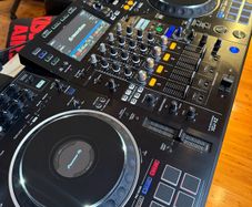 Pioneer XDJ-XZ 4 channel controller