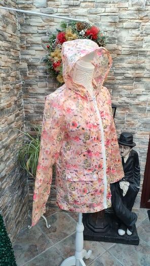 Topshop Womens Multicoloured Floral Rain Coat Size 10 Perfect for festival season