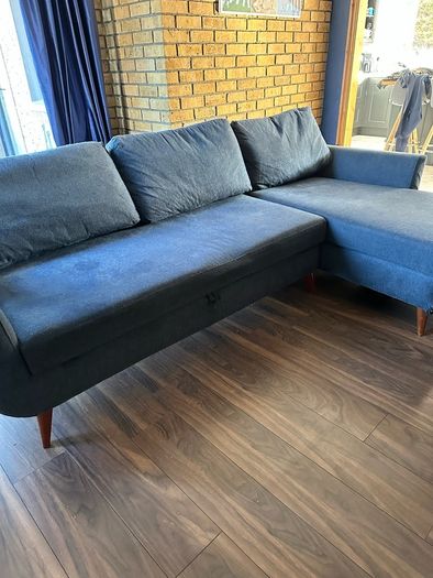 L-shaped sofa with a chaise lounge.