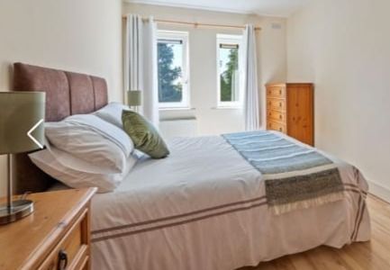 Double divan beds (80 euro each) incl mattresses in great condition. Selling separately (80 euro ea) or together (140 euro)