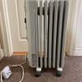DeLonghi oil filled radiator - excellent condition Image 3
