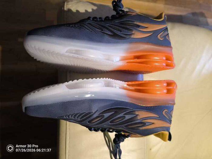 New men's running shoe size: UK-43
