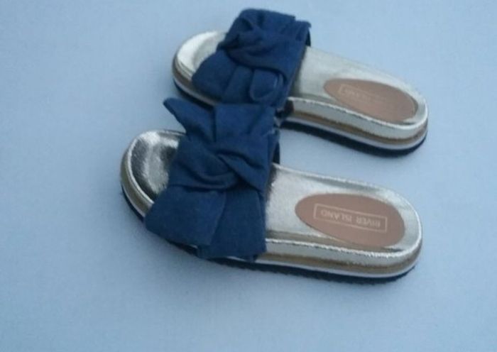 River Island Sliders
