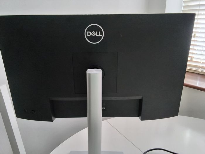 Dell 24-inch USB-C Hub Monitor + Stand + HDMI Cable