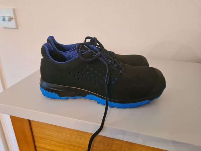Ladies safety shoes size 5