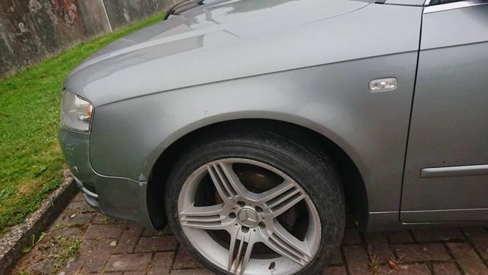 Audi a4 b7 2.0tdi BRE 140hp estate 7 speed automatic CVT factory b6 b7 s-line  black roof lining half leather seats thule towbar parts breaking healthy engine armrest glove box LY7G paint code