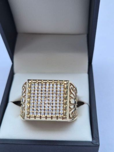 18K Gold And Diamond Ring