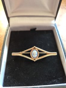 Vintage Cameo Brooch