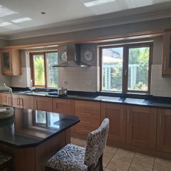 Solid Oak Shaker kitchen with Granite Worktops