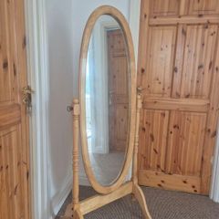 Free standing mirror