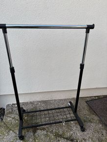 clothes hanging rack