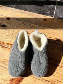 Sheep by the Sea unisex slippers
