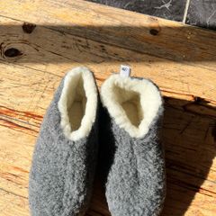 Sheep by the Sea unisex slippers