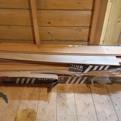 Flooring - 2 packs of wooden laminate