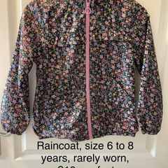 Raincoat, size 6 to 8 years