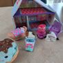 Squishmallows Ski Chalet and figures Image 3