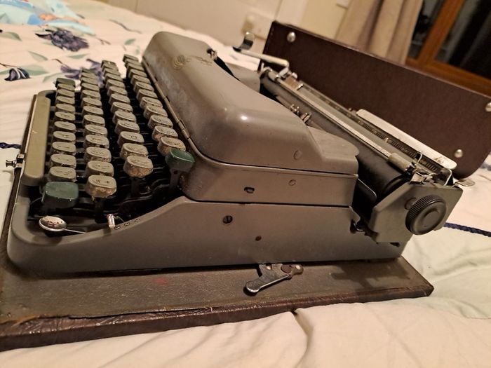 1940s Imperial Good Companion 3 Typewriter