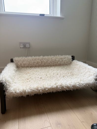 Elevated dog bed
