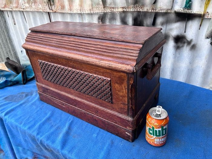Singer sewing machine with case