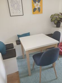 kitchen/dining table