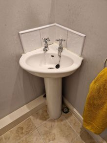 Compact Corner Sink & Pedestal