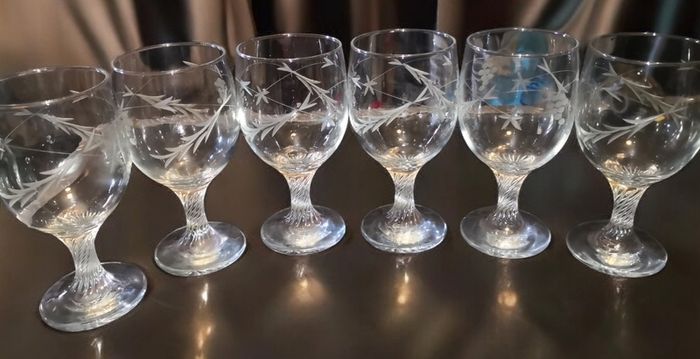 Hand etched twisted stem large wine glass set