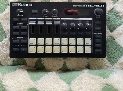 Roland mc 101