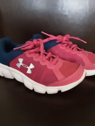 Trainer's/Girl's Under Armour Trainers/Size: 12.5  UK ..  31 EU .. Colour: Coral Pink and Navy with White Sole/NOW REDUCED