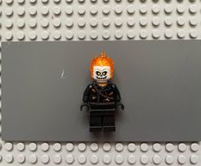 lego super heroes sh0267 Ghost Rider, Johnathon 'Johnny' Blaze minifigure - White Head, Chain Belt