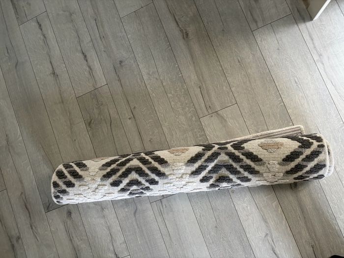 Diamond tufted rug