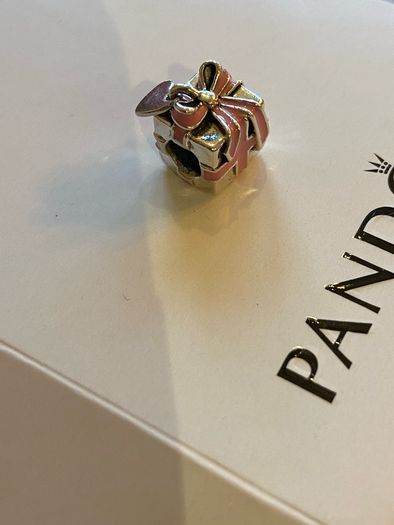 Pandora charm Present gift box with heart and pink ribbon Charm New
