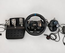 Logitech G923 Racing Wheel, Pedals, Shifter