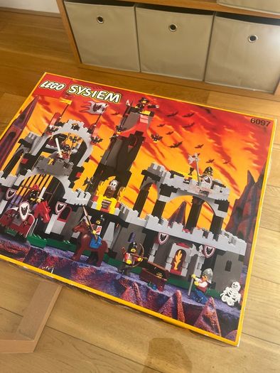 (Ultra Rare) Lego 6097 Night Lord's Castle - Complete Original Set