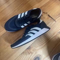 Adidas runners Size 9