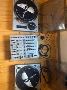 Turntables with mixer