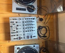 Turntables with mixer