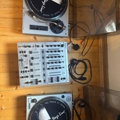 Turntables with mixer