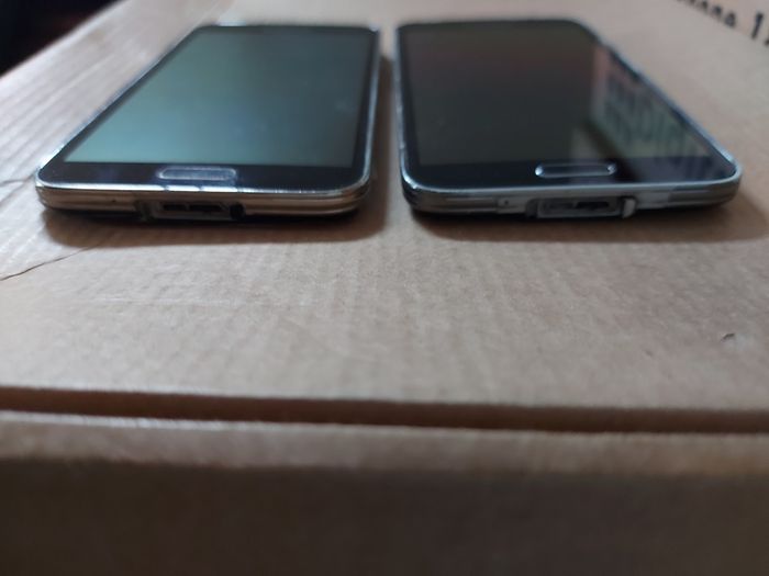 Samsung Galaxy S5, 16GB HDD, 4GB Ram,  3 network possibly, excellent cosmetic condition and working fine