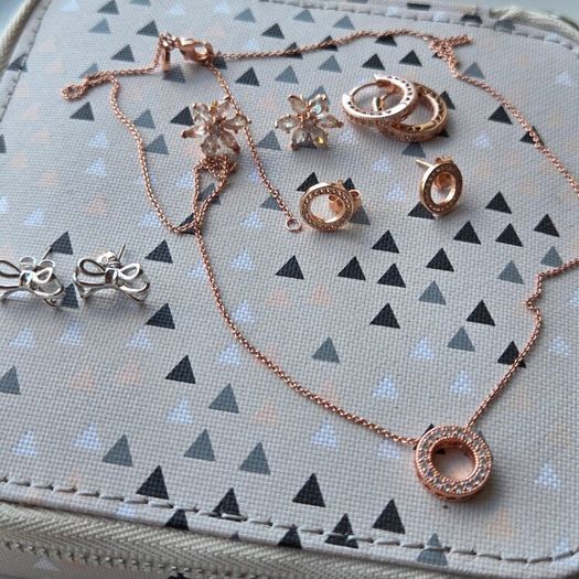 Beautiful costume jewellery, rose gold like new