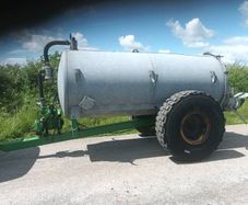 Vacuum tank