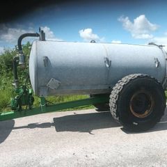 Vacuum tank