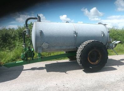 Vacuum tank