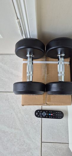 brand new 2x10kilo, 2x7.5kilo dumbbells