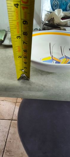 5 Different itms , 1- small green trinkelt dish 12.00 euro-2-  small  glazed blue trinkelt dish 12.00 euro.-3-Bowl trinkelt dish hand-painted ceramic piece from the famous HB Henriot Quimper pottery in France, 17.00 euro.-4-  trinkelt dish by Fermoyle Pot