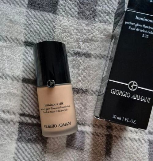 Armani Luminous Silk Foundation