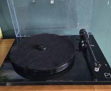 Rega Planar 1 Turntable