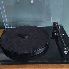 Rega Planar 1 Turntable
