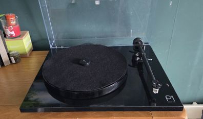 Rega Planar 1 Turntable