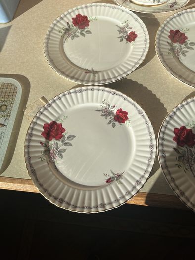 Vintage Royal Stafford "Roses to Remember " 4 Dinner plates & Large Gravy Jug & stand